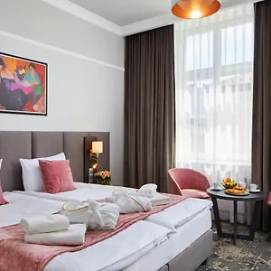 **** Hotell Estera Polen